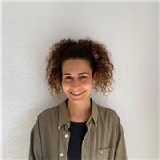 Professeur d'espagnol et anglais pour les petits mais aussi pour des adultes! Je fais mes cours en accord avec les besoins de chaque personne, mais j'aime bien aussi faire quelques activités dynamiques pour apprendre la langue